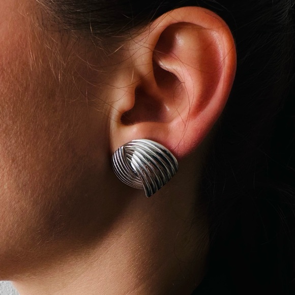 New Silver Whirl Stud Earrings Geometric - Picture 5 of 7
